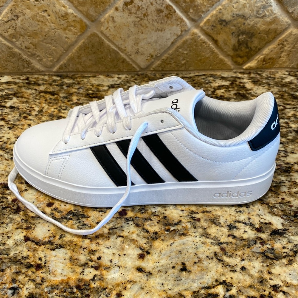 Adidas Grand court 2.0 tennis shoe